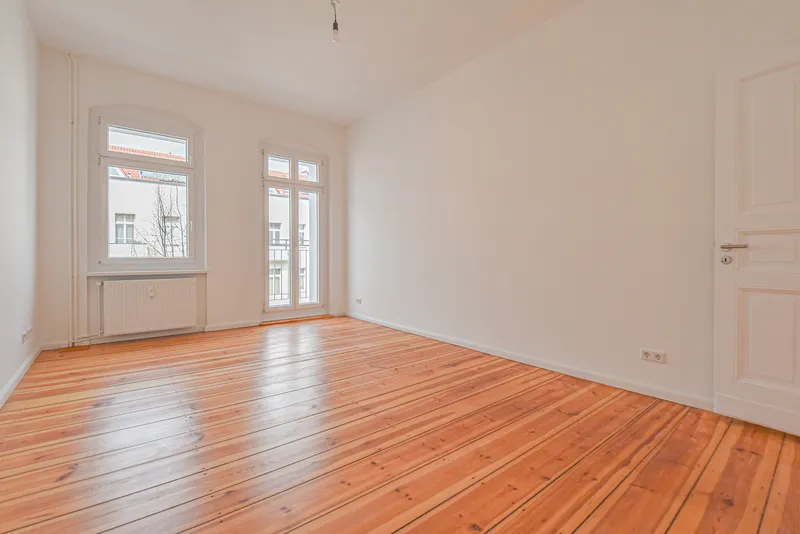 Helle Altbauwohnung mit 2,5 Zimmern im Samariterkiez — photo 1